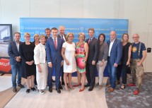 Die Teilnehmerinnen und Teilnehmer der dritten Veranstaltung von "Wirtschaft und Arbeit im Dialog", die in Wiener Neudorf in den Räumlichkeiten der Firma Inku abgehalten wurde.