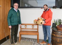 Vom Hof zur Haustür – mit Abstand die sicherste Lebensmittelversorgung Vom Hof zur Haustür – mit Abstand die sicherste Lebensmittelversorgung
