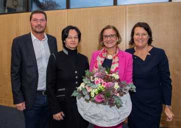 Gesundheitstag "Frauenherbst 2019" in Nussdorf ober der Traisen: Landeshauptfrau Johanna Mikl-Leitner, flankiert von den Ärztinnen Gabriele Graggober (links) und Ingeborg Haslhofer-Jünnemann (rechts) sowie geschäftsführender Gemeinderat Franz Brunthaler.
