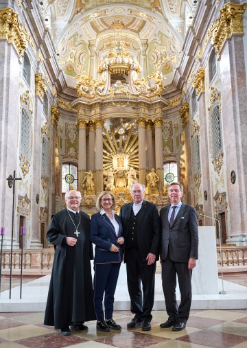 Kuratoriumssitzung zur Renovierung der Basilika Sonntagberg: Abt und Bauherr Petrus Pilsinger, Landeshauptfrau Johanna Mikl-Leitner, Diözesanbischof Alois Schwarz und Christoph Bazil, Präsident des Bundesdenkmalamtes.