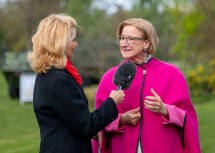 Landeshauptfrau Johanna Mikl-Leitner sagte im Rahmen der Pressekonferenz: „„Manche wollten die Militärmusik schon abschaffen, wir wollen sie auch in Zukunft haben“, betonte sie, denn „die Militärmusik baut eine Brücke zwischen der Verteidigung und der Gesellschaft und das schafft Vertrauen.“