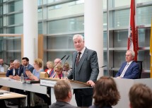 Finanzlandesrat Anton Kasser “ bezeichnete den Voranschlag als „Budget im Sinne der Kunst des Machbaren“.