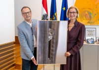 LH Mikl-Leitner empfing „Wildlife Photographer of the Year“ Josef Stefan