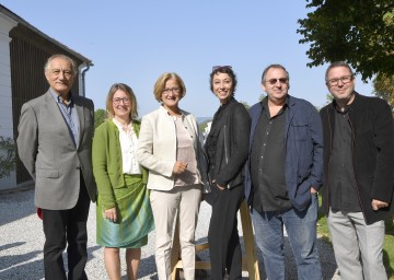 Bei der Programmpräsentation von "Wachau in Echtzeit": Bela Boreny, Elisabeth Weigand, Landeshauptfrau Johanna Mikl-Leitner, Ursula Strauss, Wolf Bachofner und Alexander Hauer (von links nach rechts).
