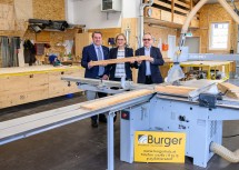 Wirtschaftskammer NÖ Präsident Wolfgang Ecker, Landeshauptfrau Johanna Mikl-Leitner und Franz Burger beim Rundgang durch die Firma Burger.