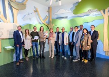 Bgm. Thomas Windsor-Seifert, Michéle Fleischer (Betriebsleiterin 1001 Themenwelten), Mathias Fischer, Nicole Riedl mit Tochter Klara, Landeshauptfrau Johanna Mikl-Leitner, Werner Stark und Christian Lang (Geschäftsführer 1001 Themenwelten), ecoplus Prokuristin Petra Patzelt, LAbg. Bgm. Christian Gepp, Bgm. Michael Oberschil, Karin Schneider (Fossilienwelt GmbH Geschäftsführerin) und Bundesrat Andreas Minnich (v.l.n.r.)