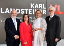 Rudolf Mallinger, Rektor der Karl Landsteiner Privatuniversität, Pro-Rektorin Sabine Siegl, Landeshauptfrau Johanna Mikl-Leitner und Universitätsprofessor Wolfgang Schütz, Rektor der Medizinischen Universität Wien und Mitglied des Universitätsrates der Karl Landsteiner Privatuniversität (v.l.n.r.)