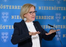 Landeshauptfrau Johanna Mikl-Leitner bei der Pressekonferenz im NÖ Landhaus.