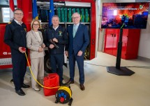 (v.l.n.r.) Stv. Landesfeuerwehrkommandant Martin Boyer, Landeshauptfrau Johanna Mikl-Leitner und Landesfeuerwehrkommandant Dietmar Fahrafellner und LH-Stellvertreter Stephan Pernkopf.