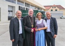 Ehrenobmann Franz Bauer, Bischof Alois Schwarz, Landeshauptfrau Johanna Mikl-Leitner und Geschäftsführer Ludwig Holzer (v.l.n.r.).