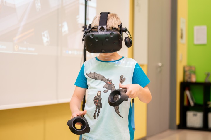 Kinder beim Experimentieren