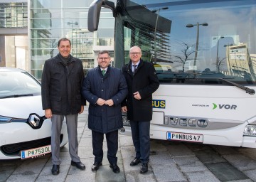 Umweltfreundliche Mobilität in Niederösterreich: Straßenbaudirektor Josef Decker, Landesrat Ludwig Schleritzko und Landesverkehrsplaner Werner Pracherstorfer (v.l.n.r.) gaben einen Überblick über Angebote und Konzepte.