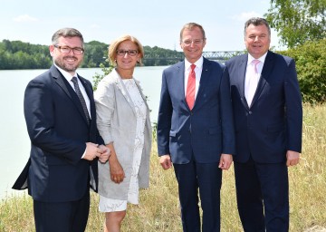 V.l.n.r.: Landesrat Ludwig Schleritzko, Landeshauptfrau Johanna Mikl-Leitner, Landeshauptmann Thomas Stelzer und Landesrat Günther Steinkellner.
