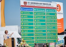 Sehr viele neue Betriebe haben sich bereits angesiedelt: Landeshauptfrau Johanna Mikl-Leitner bei der offiziellen Eröffnung der Gewerbestraße in St. Georgen am Ybbsfelde