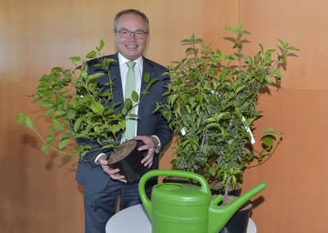 LH-Stv. Stephan Pernkopf freut sich über den Heckentag 2018