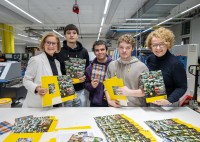 Lehrlinge der Landesberufsschule St. Pölten zur praxisnahen Ausbildung in der Amtsdruckerei im Landhaus