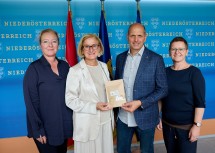 (v.l.) ecoplus Prokuristin Petra Patzelt, Landeshauptfrau Johanna Mikl-Leitner, Geschäftsführer Leopold Kasseckert und ecoplus Clustermanagerin Michaela Smertnig.