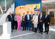 Von links nach rechts: Arbeiterkammer NÖ-Präsident Markus Wieser, Landesrat Martin Eichtinger, Elisabeth Kreuzhuber von der Fa. Würth, Landeshauptfrau Johanna Mikl-Leitner, Fa. Würth-Geschäftsführer Alfred Wurmbrand, AMS NÖ-Landesgeschäftsführer Sven Hergovich, Landesrat Jochen Danninger, Gründerin Lena Marie Glaser, Günther Widy vom Sozialministeriumsservice, Wirtschaftskammer NÖ-Präsident Wolfgang Ecker und IVNÖ-Präsident Thomas Salzer.