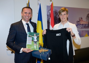 Sportlandesrat Danninger empfing Rekordspielerin Maria Gstöttner Land