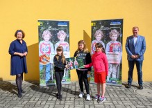 LR Teschl-Hofmeister zu den Lernwerkstätten im Rahmen der Ferienbetreuung