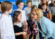 „Musische Bildung ist eine der besten Schulungen der Kreativität unserer Kinder“, ist Landeshauptfrau Johanna Mikl-Leitner überzeugt.