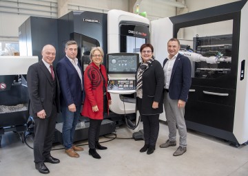 Im Bild von links nach rechts: ecoplus Geschäftsführer Helmut Miernicki, Jürgen Hörlendsberger, Geschäftsführer der HEITEC Systemtechnik GmbH, Wirtschaftslandesrätin Petra Bohuslav, Abgeordnete Michaela Hinterholzer, Martin Berger, Geschäftsführer der HEITEC Systemtechnik GmbH 