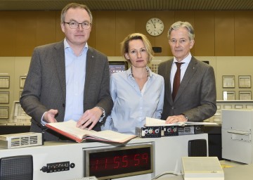 Im Bild von links nach rechts: Landesrat Dr. Stephan Pernkopf, GLOBAL 2000 Atomexpertin Mag. Patricia Lorenz und EVN-Vorstandssprecher Dr. Peter Layr.
