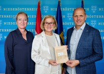 (v..l.) ecoplus Prokuristin Petra Patzelt, Landeshauptfrau Johanna Mikl-Leitner und Geschäftsführer Leopold Kasseckert.