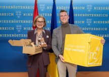 Landeshauptfrau Johanna Mikl-Leitner mit KernTec Geschäftsführer Michael Beitl.