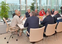 Intensive Gespräche während des Sicherheitsgipfels im NÖ Landhaus.