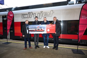 Roman Miklautz, Leiter Nah- und Regionalverkehr ÖBB-Personenverkehr AG, LH-Stv. Udo Landbauer, Christof Hermann, Regionalmanager Ostregion ÖBB-Personenverkehr AG, und VOR-Geschäftsführer Wolfgang Schroll (v.l.n.r.) stellten den neuen CJX9 vor.