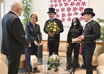 Dr. Josef Wildburger, Landeshauptfrau Johanna Mikl-Leitner, Landesinnungsmeister Matthias Vetiska, Kim Sirlinger und Landesinnungsmeister Stellvertreter Markus Pirringer. (v.l.)