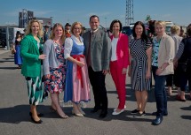 Landeshauptfrau Johanna Mikl-Leitner und Bürgermeister Christoph Haselsteiner mit den Gemeinderätinnen von St. Georgen am Ybbsfelde