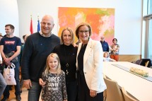 Landeshauptfrau Johanna Mikl-Leitner öffnet am Sonntag von 11.30 bis 13.00 Uhr ihre Bürotür und freut sich auf viele Begegnungen und Gespräche.