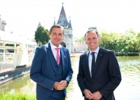 Land NÖ und Stadt Wien investieren zehn Millionen Euro in die Sanierung von Schloss Laxenburg Land NÖ und Stadt Wien investieren zehn Millionen Euro in die Sanierung von Schloss Laxenburg