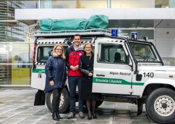 Landesrätin Ulrike Königsberger-Ludwig, der wiedergewählte Landesleiter der Bergrettung NÖ/W Matthias Cernusca und Landeshauptfrau Johanna Mikl-Leitner. (v.l.)