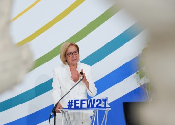 Die Landeshauptfrau forderte: „Mehr Miteinander und weniger Egoismus in der Europäischen Union“