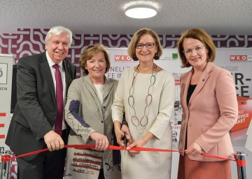 Eröffneten das modernisierte Berufsinformationszentrum in St. Pölten: Bildungsdirektor Johann Heuras, Wirtschaftskammer NÖ-Präsidentin Sonja Zwazl, Landeshauptfrau Johanna Mikl-Leitner und Landesrätin Christiane Teschl-Hofmeister (v.l.n.r.)