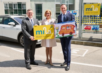 Landeshauptfrau Johanna Mikl-Leitner stellt mit den Landesräten Ludwig Schleritzko (links) und Jochen Danninger (rechts) „Mila“ vor.