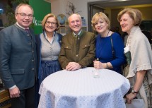 Im Bild von links nach rechts: LH-Stellvertreter Stephan Pernkopf, Landeshauptfrau Johanna Mikl-Leitner, Edgar Niemeczek, Landesrätin Barbara Schwarz und Dorothea Draxler.