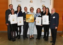 Top 5 BEST RECRUITERS Niederösterreich 2017/18: Markus Gruber vom Career Verlag, Melanie Schmid, Anna Maria Walisch (LKW Walter Group), Thomas Denkinger (LKW Walter Group), Landeshauptfrau Johanna Mikl-Leitner, Sabine Glück (Herold Verlag), Birgit Leitner (Erber Ag), Kai Li Chu (Erber Ag) und Karl Fakler vom Arbeitsmarktservice Niederösterreich (v.l.n.r.).