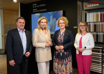 Informierten zum Girls‘ Day 2025: Wolfgang Ecker, Präsident der Wirtschaftskammer Niederösterreich, Michaela Roither, Geschäftsführerin Industriellenvereinigung Niederösterreich, Bildungslandesrätin Christiane Teschl-Hofmeister und Sandra Kern, Landesgeschäftsführerin AMS NÖ.