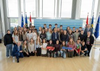 Schülerinnen und Schüler des BG/BRG Neunkirchen für „Handyfreie Zeit“ im Landhaus empfangen