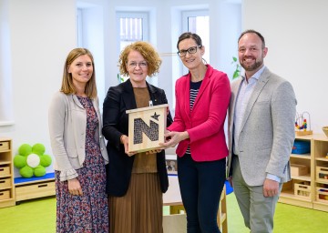 (v.l.n.r.) Vizebürgermeisterin Christina Steinböck, Familien-Landesrätin Christiane Teschl-Hofmeister, TBE-Leiterin Patricia Schweighofer und Bürgermeister Harald Lechner.