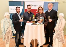 Christian Kling, Römerland Carnuntum und Projektmanagement Haydn Region, Michael Linsbauer, künstlerischer Leiter Haydnregion NÖ, LH Mikl-Leitner und Hans Rupp, Obmann des Regionalentwicklungsvereins Römerland Carnuntum