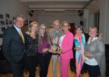 Hermann Dikowitsch, Leiter der Gruppe Kultur, Wissenschaft und Unterricht beim Amt der NÖ Landesregierung, Christine Pennerstorfer vom Amt der NÖ Landesregierung, Lebensgefährtin Silke Hassler, Peter Turrini, Landeshauptfrau Johanna Mikl-Leitner, Sylvia Treudl vom NÖ Literaturhaus und Gabriele Ecker von der NÖ Kulturabteilung (v.l.n.r.)
