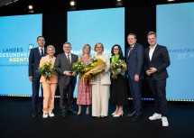 Kaufmännischer Direktor Bernhard Kadlec, Moderatorin Kristina Sprenger, Landesrat Ludwig Schleritzko, Ärztliche Direktorin Karin Pieber, Landeshauptfrau Johanna Mikl-Leitner, Pflegedirektorin Michaela Gansch, Bürgermeister Matthias Stadler und Landtagsabgeordneter Florian Krumböck (v.l.n.r.)