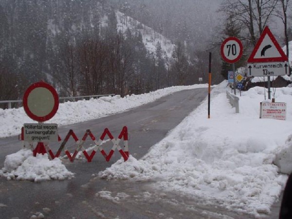 Sperre der Höllentalbundesstraße wegen Lawinengefahr