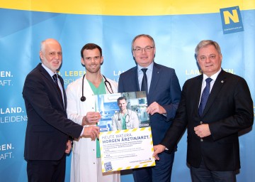 Patientenanwalt Gerald Bachinger, der St. Pötner Turnusarzt Josef Bohrn, LH-Stellvertreter Stephan Pernkopf und Markus Klamminger, medizinischer Geschäftsführer der Landeskliniken-Holding, präsentierten die neue Kampagne „Niederösterreich studiert Medizin“ (v.l.n.r.).