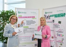 Landeshauptfrau Johanna Mikl-Leitner mit Landesbäuerin Irene Neumann Hartberger bei der Wanderausstellung „„50 Jahre Bäuerinnen Niederösterreich – wo Gemeinschaft wurzelt und Zukunft wächst“ im Landhaus St. Pölten.